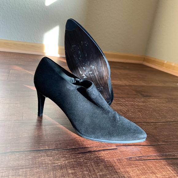 Stuart Weitzman sueded pointed toe ankle hi bootie